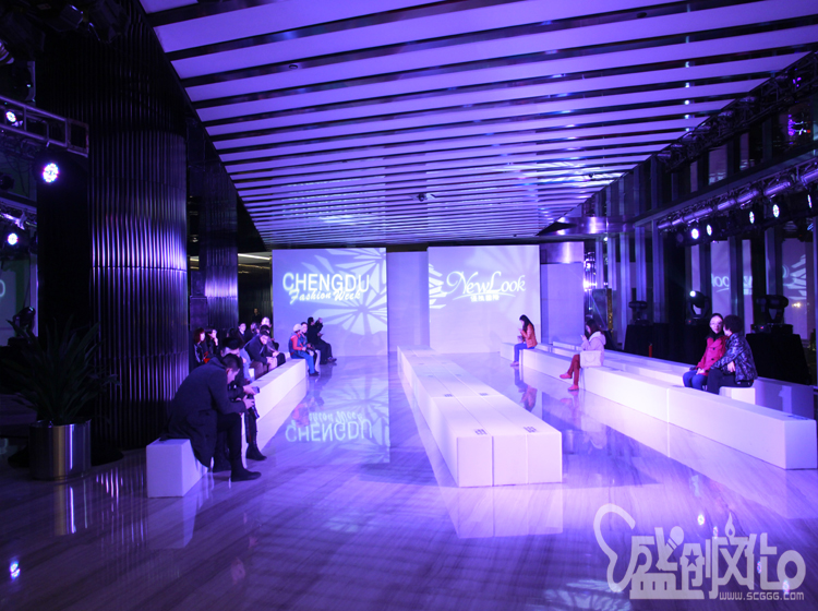 紐約時(shí)裝周仁恒置地主會(huì)場(chǎng)搭建現(xiàn)場(chǎng)