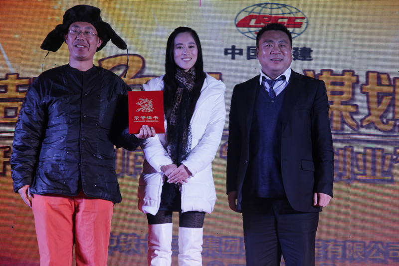   從頭到尾Hold住節(jié)奏 唱響年會主旋律