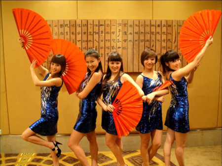 律動(dòng)青春女子打擊樂團(tuán)